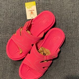 KuaiLu Women's Vibrant Pink Slide Sandals